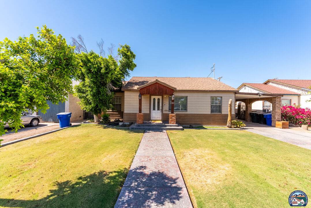 1012 Sandalwood Dr - Photo 1