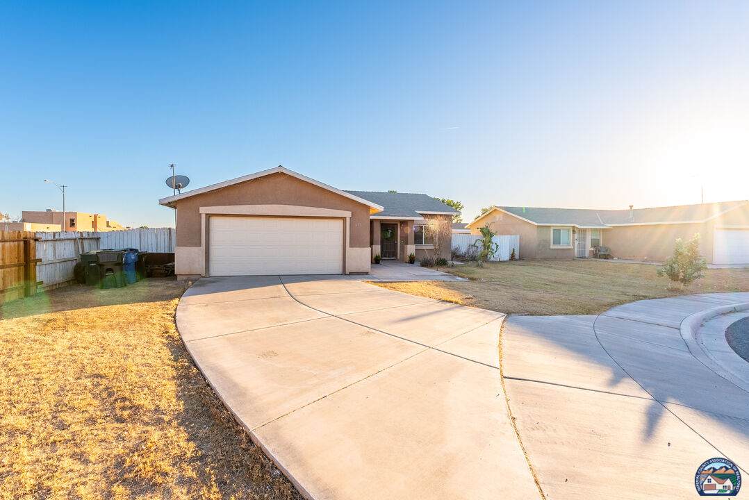 1138 Elm Ct - Photo 1