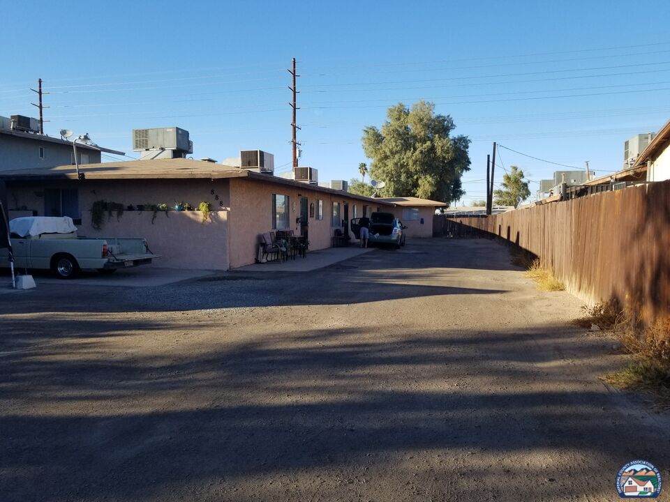 888 Woodward Ave - Photo 1