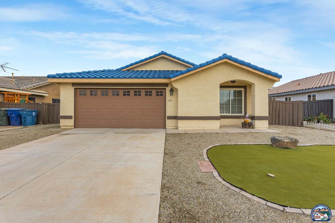 190 Bernardi St - Photo 1