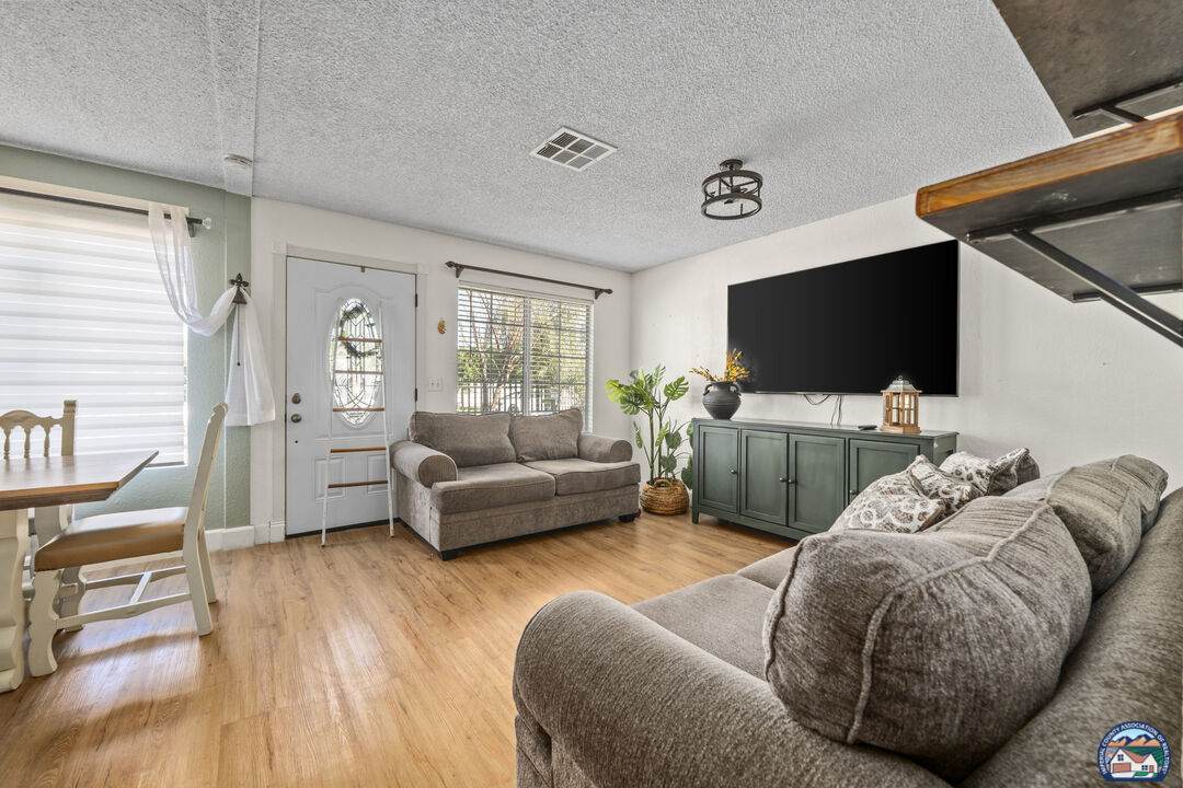 248 Hernandez St - Photo 1