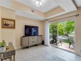 560 7th Square - Photo 10