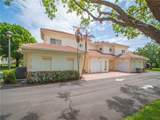 560 7th Square - Photo 4