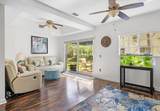 544 7th Square - Photo 5