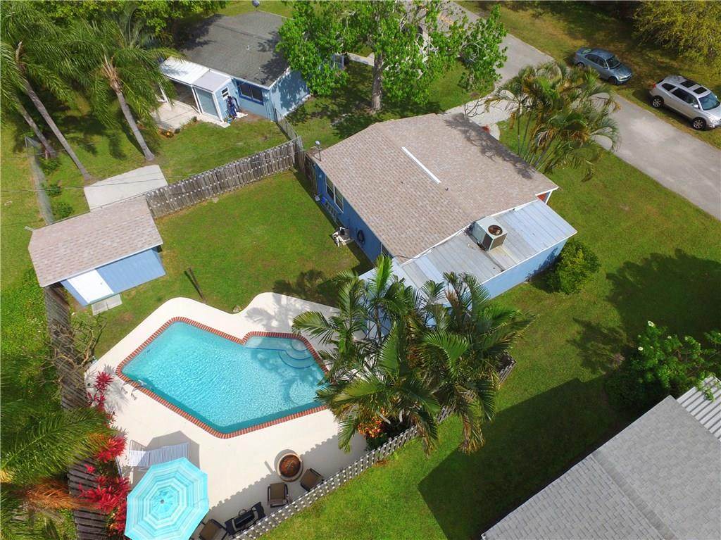 1381 3rd Court - Photo 1