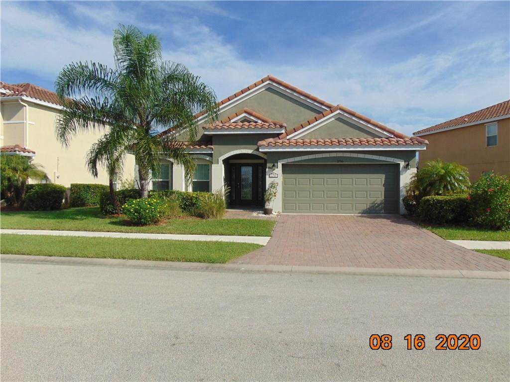 1756 Berkshire Circle - Photo 1