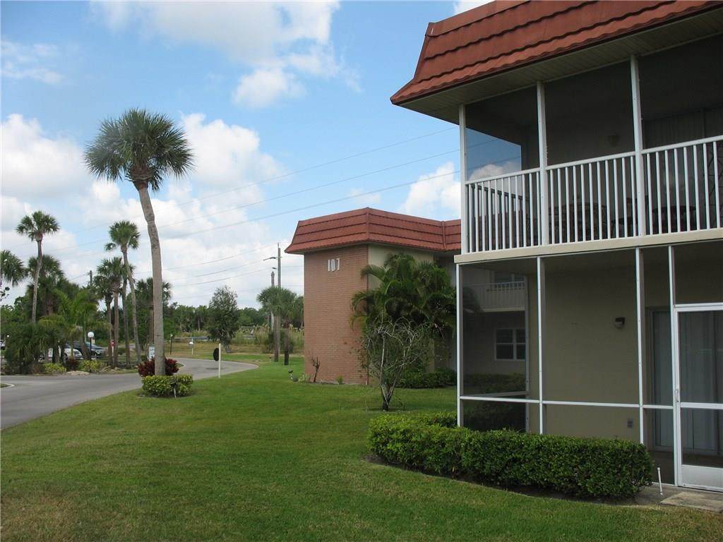 107 Springlake Court - Photo 1