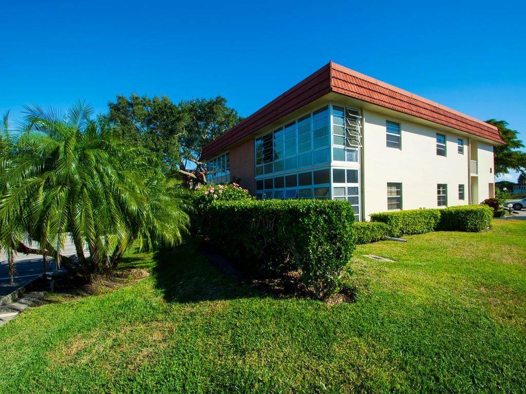 8 Vista Palm Lane - Photo 1