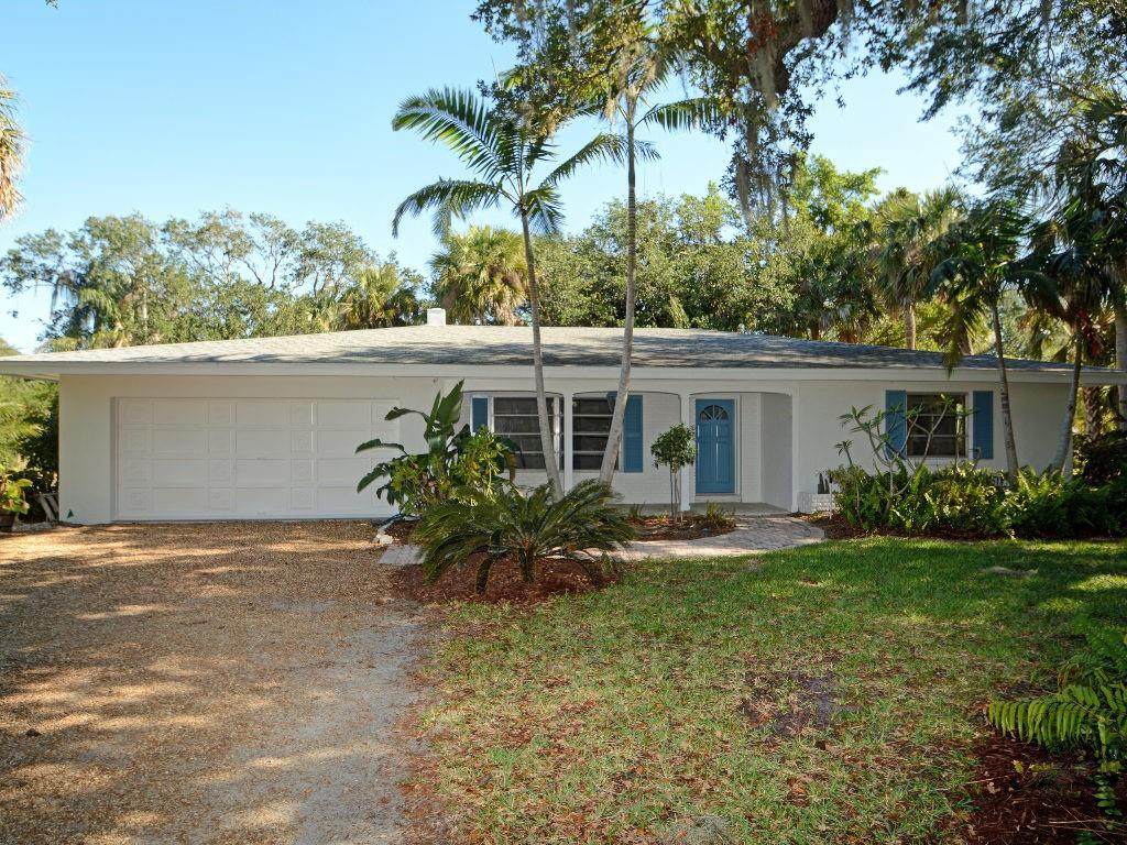 805 Iris Lane - Photo 1