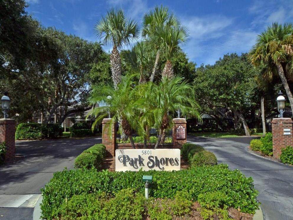 221 Park Shores Circle - Photo 1