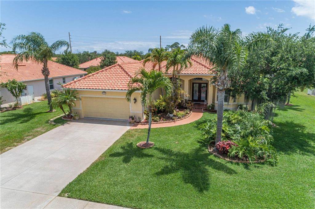 5902 Pine Ridge Circle - Photo 1