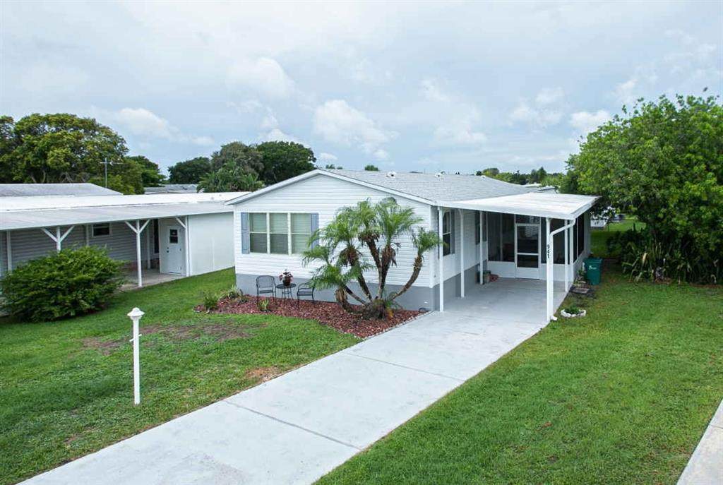941 Laurel Circle - Photo 1