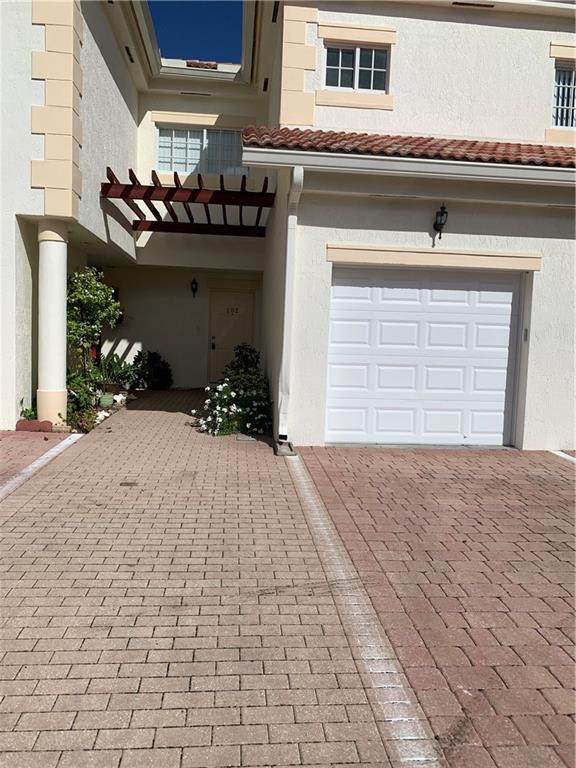 512 7th Square - Photo 1
