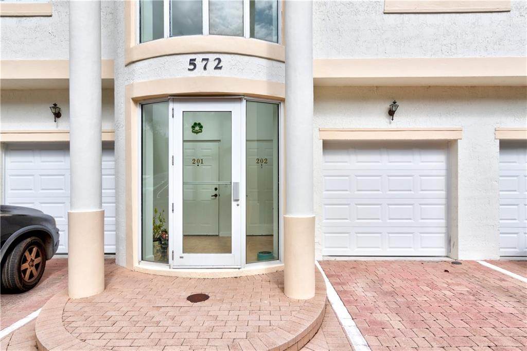 572 7th Square - Photo 1