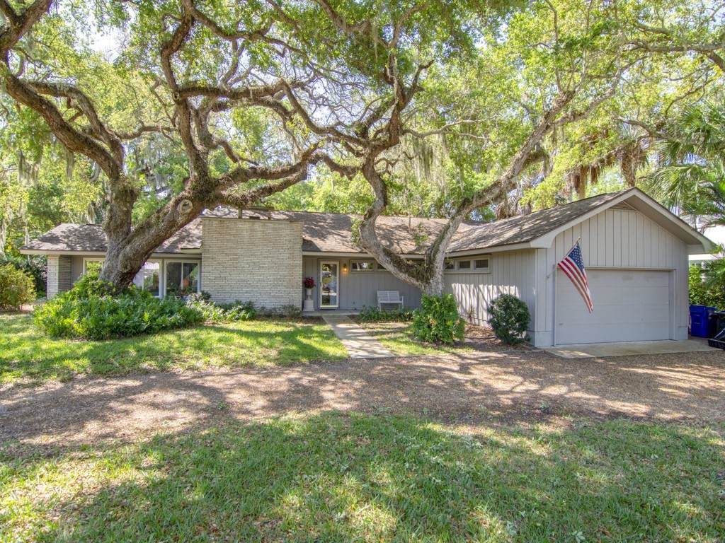 646 Camelia Lane - Photo 1