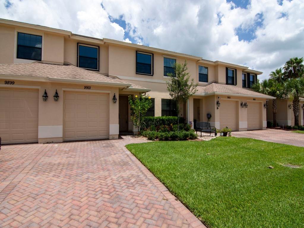 9901 Villa Circle - Photo 1