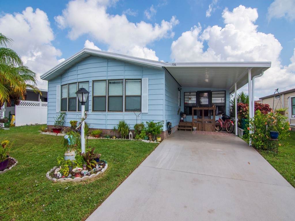 726 Oleander Circle - Photo 1