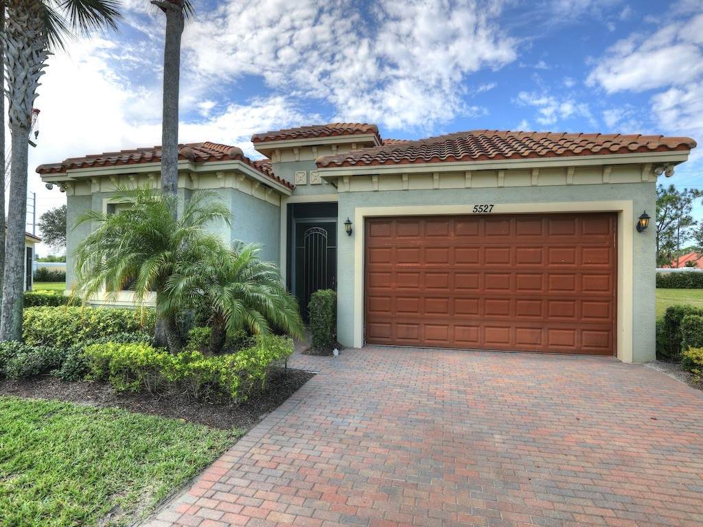 5527 57th Way - Photo 1