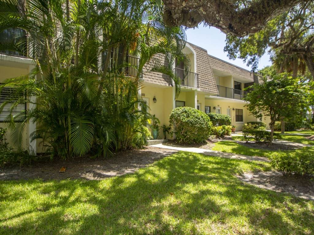 835 Camelia Lane - Photo 1
