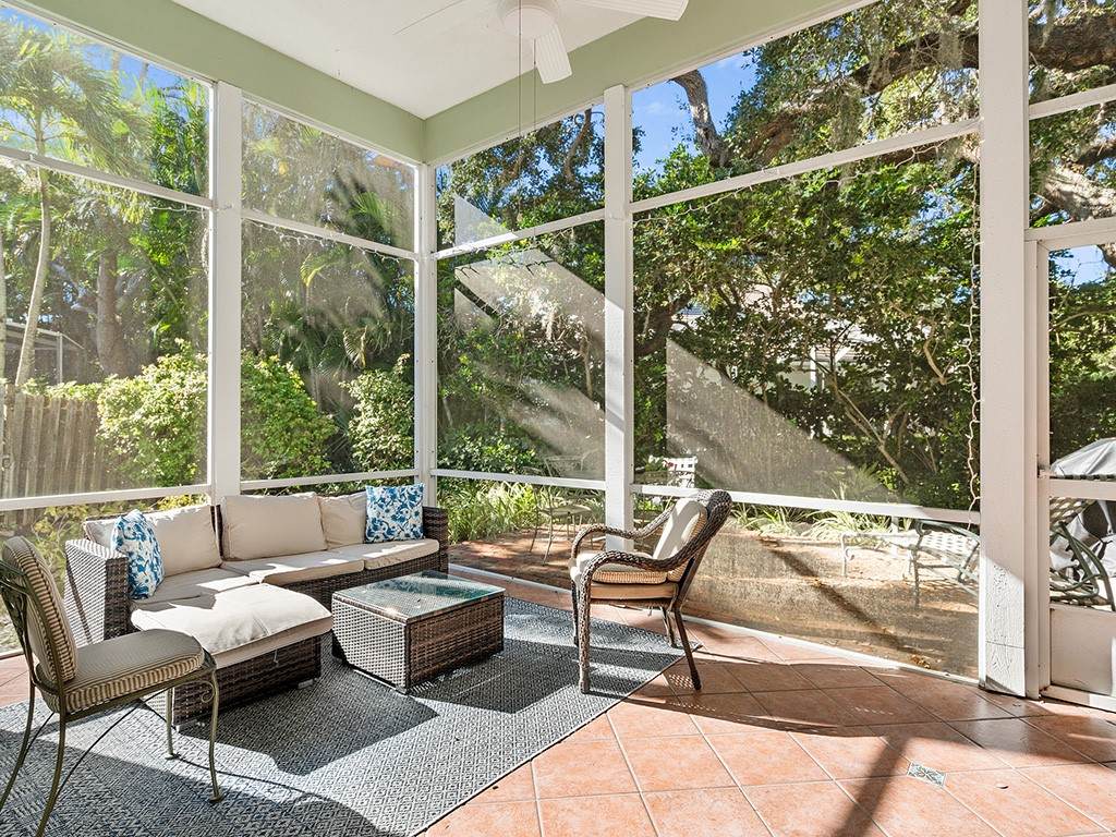 8829 Lakeside Circle - Photo 1