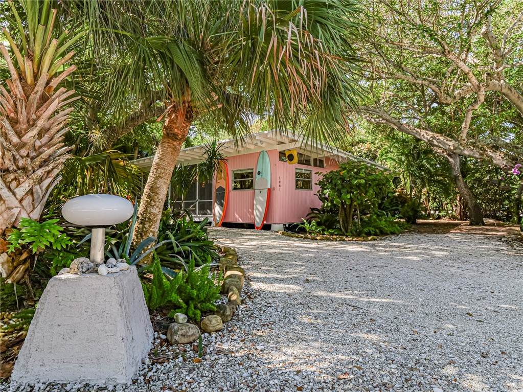1881 Barefoot Place - Photo 1