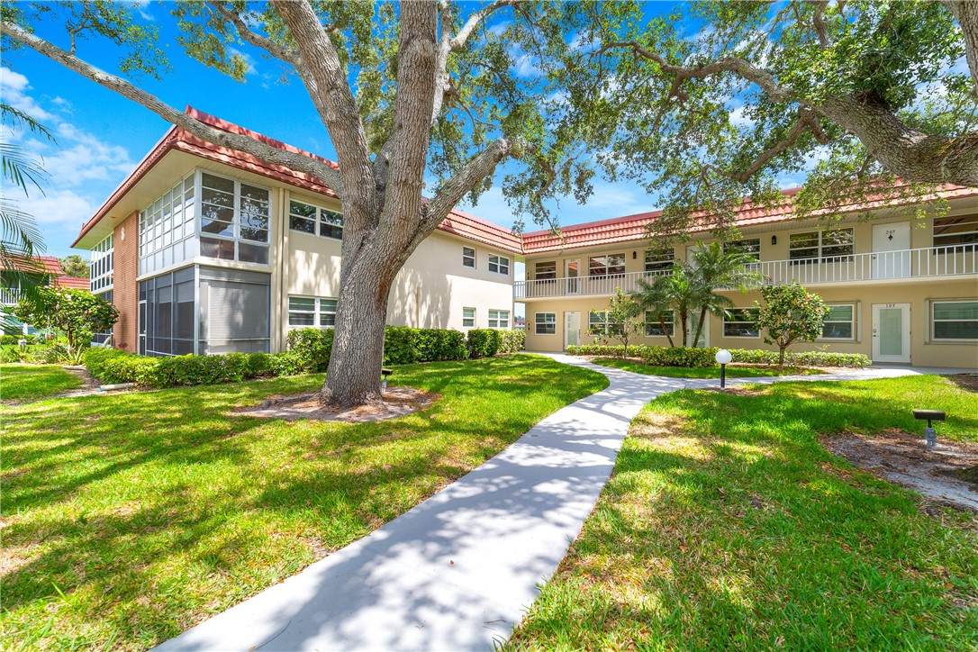 8 Vista Palm Lane - Photo 1