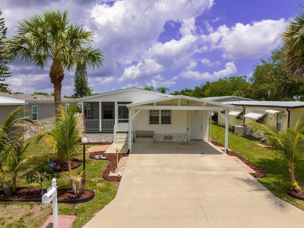971 Laurel Circle - Photo 1