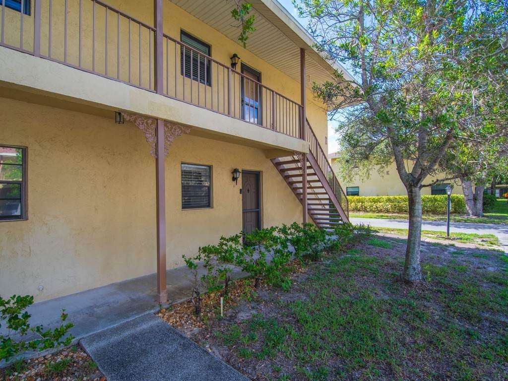 400 18th Street - Photo 1