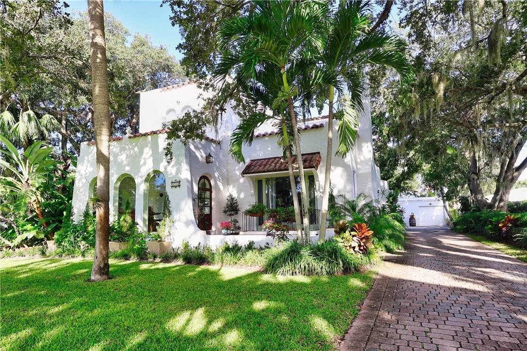 850 Royal Palm Place - Photo 1