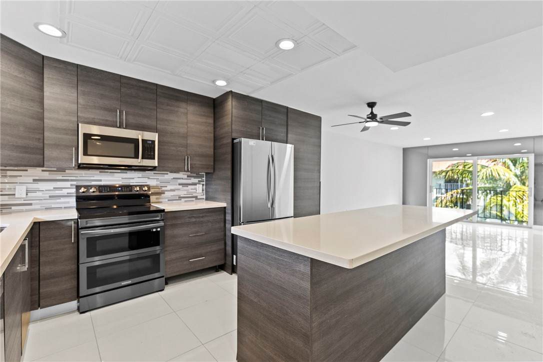 809 Oakland Park Boulevard - Photo 1