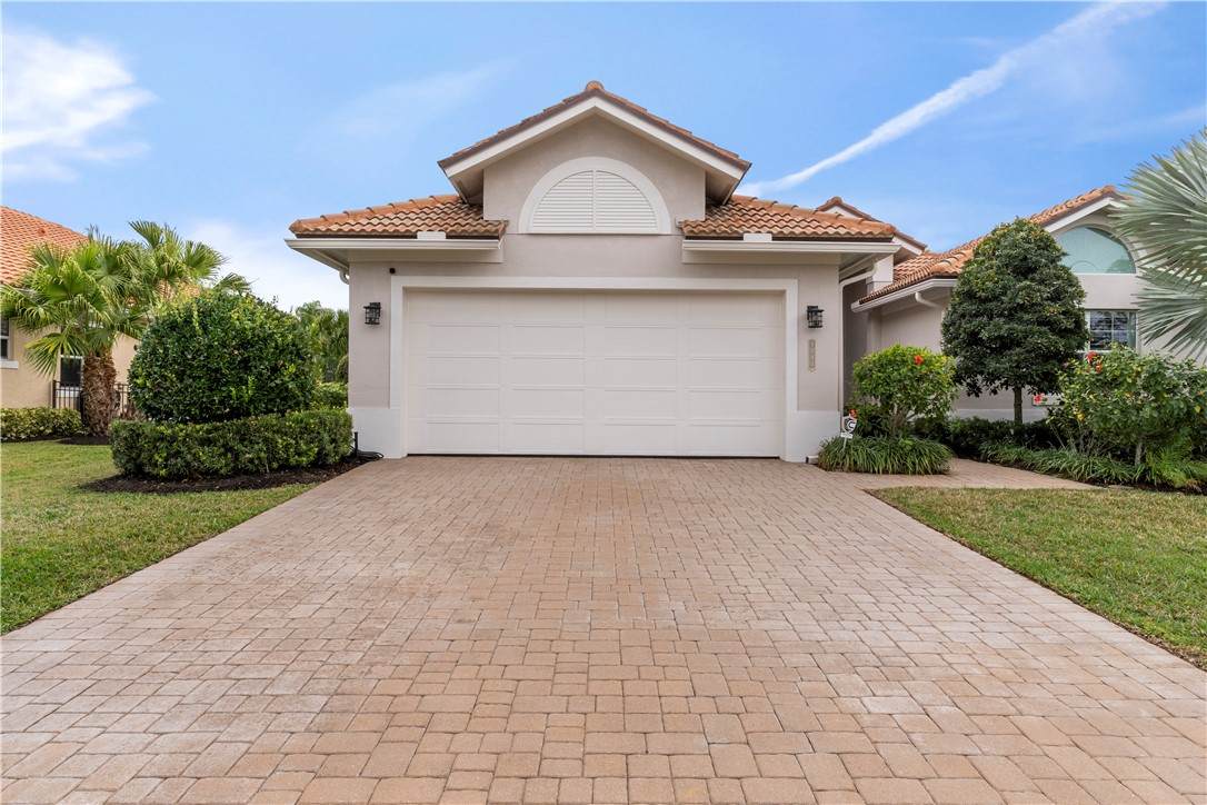 1090 Camelot Way - Photo 1