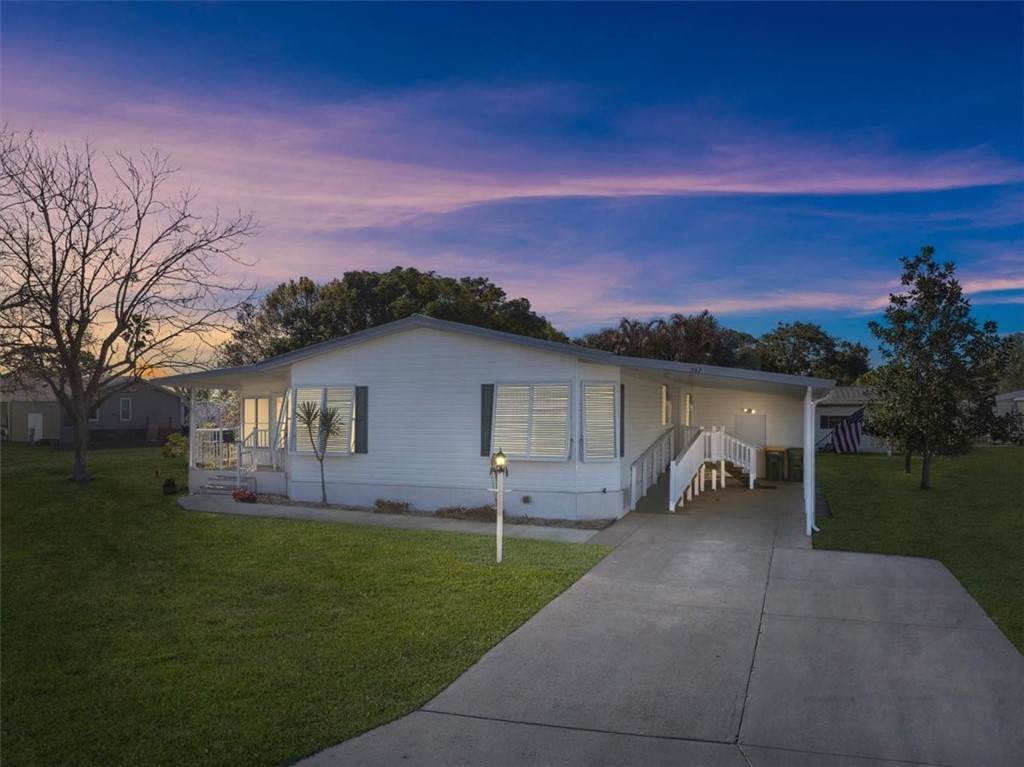 907 Yew Street - Photo 1