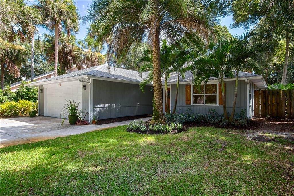 711 Royal Palm Place - Photo 1