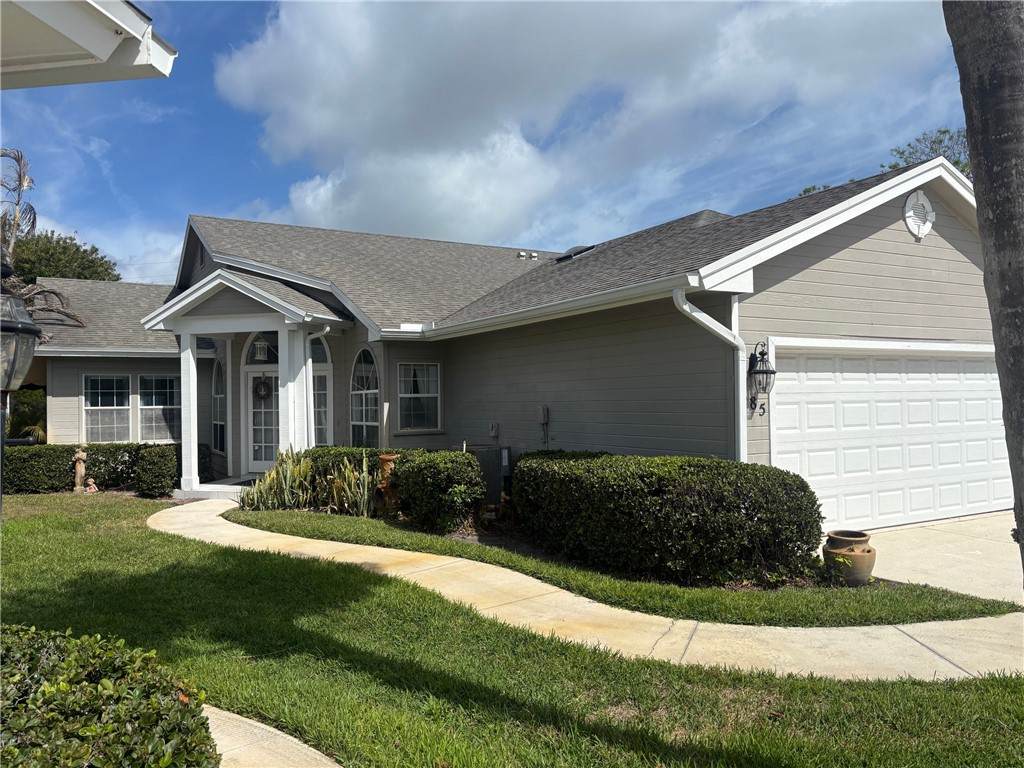 585 Pointe Court - Photo 1