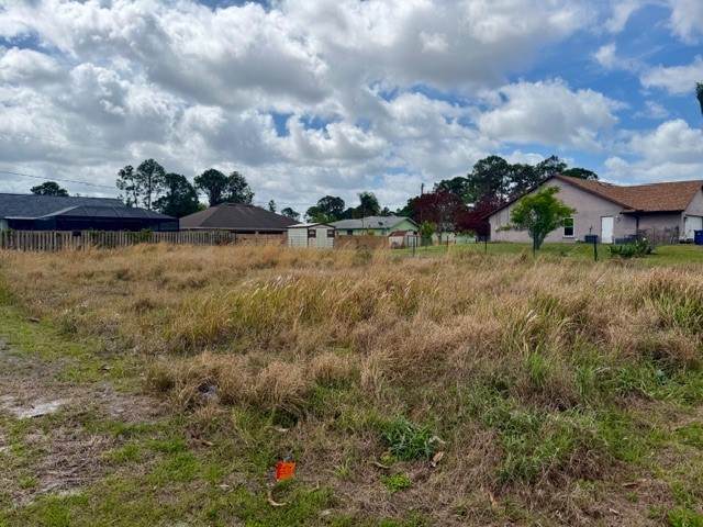 1050 Starfire Street - Photo 1