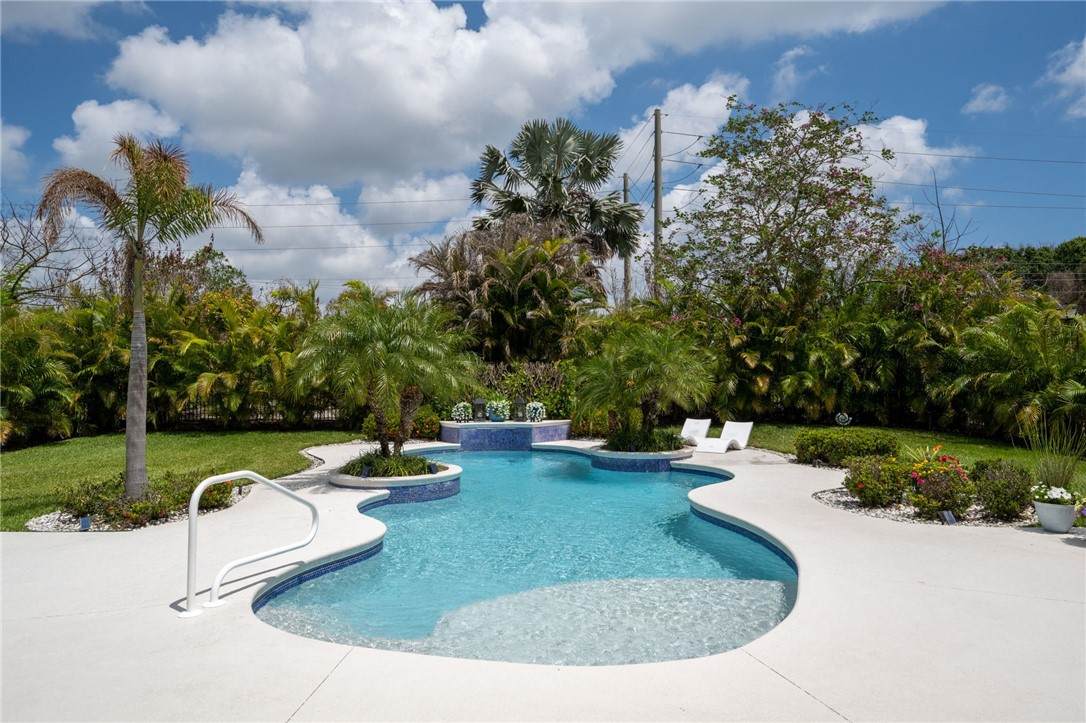 https://bt-photos.global.ssl.fastly.net/indianriver/orig_boomver_1_296825-2.jpg