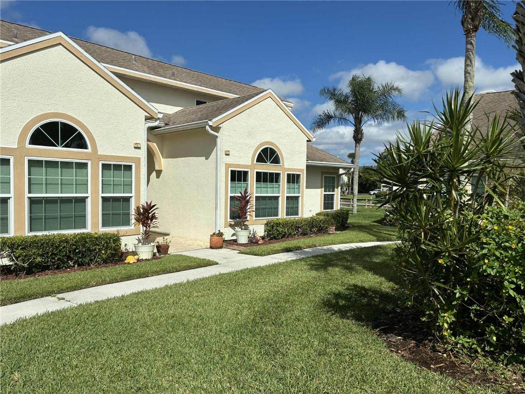 1827 Aynsley Way - Photo 1