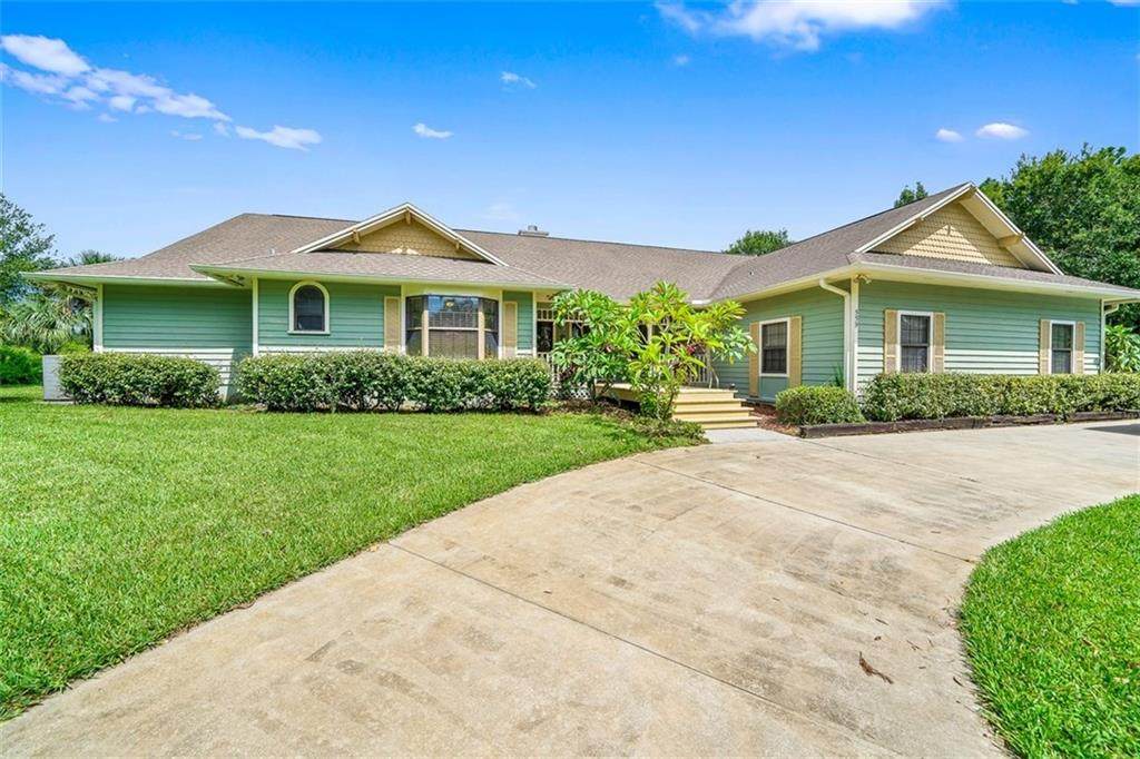 559 Cross Creek Circle - Photo 1