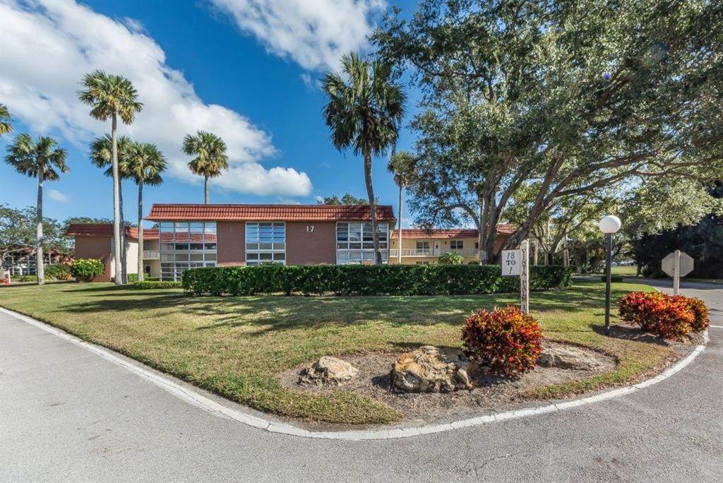 17 Vista Palm Lane - Photo 1