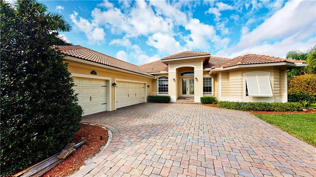 605 Caroline Drive - Photo 1