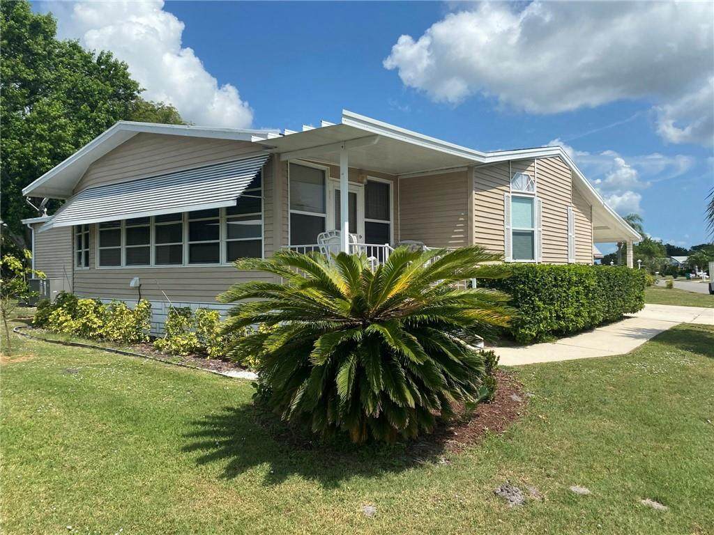 611 Oleander Circle - Photo 1
