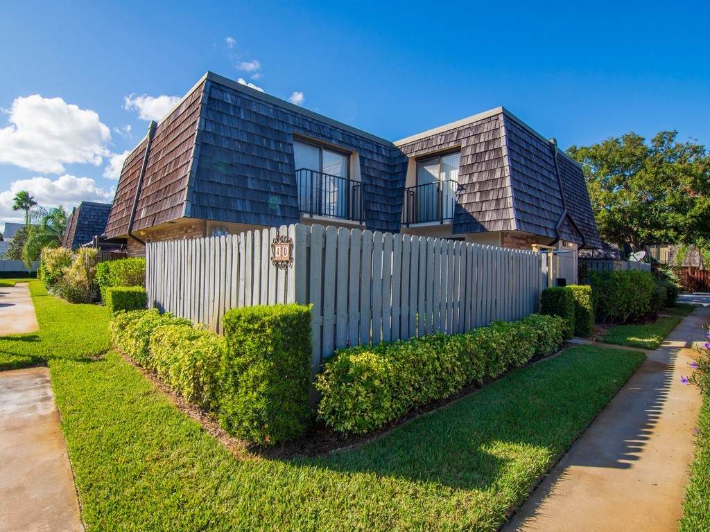 370 Waverly Place - Photo 1