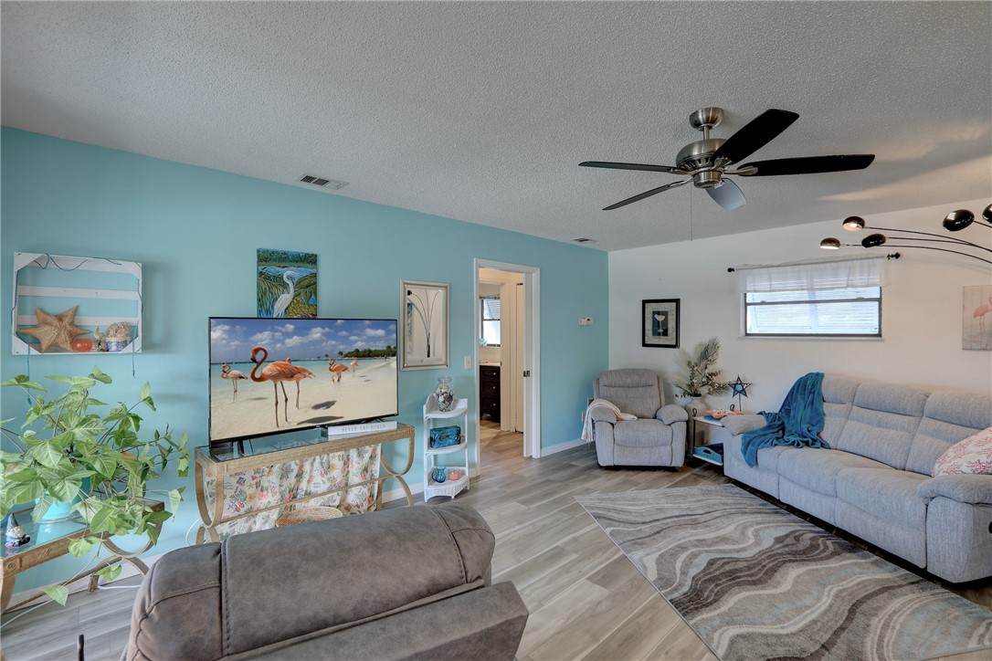 https://bt-photos.global.ssl.fastly.net/indianriver/orig_boomver_2_294847-2.jpg