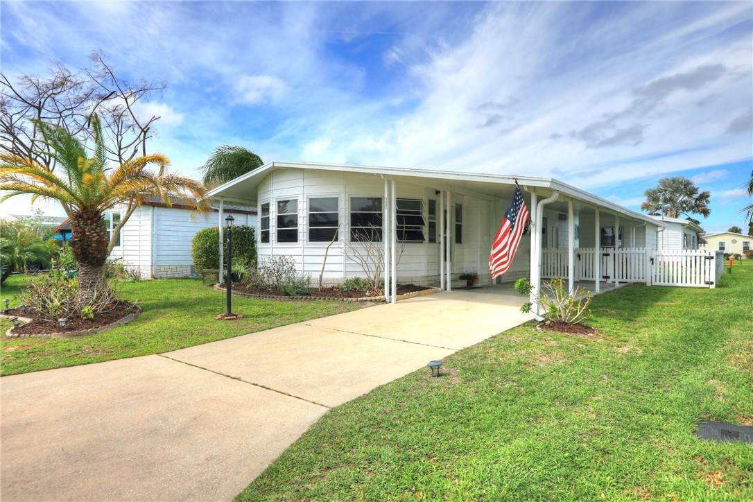 902 Periwinkle Circle - Photo 1