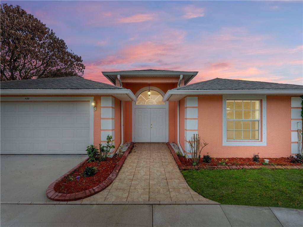 430 Thanksgiving Avenue - Photo 1