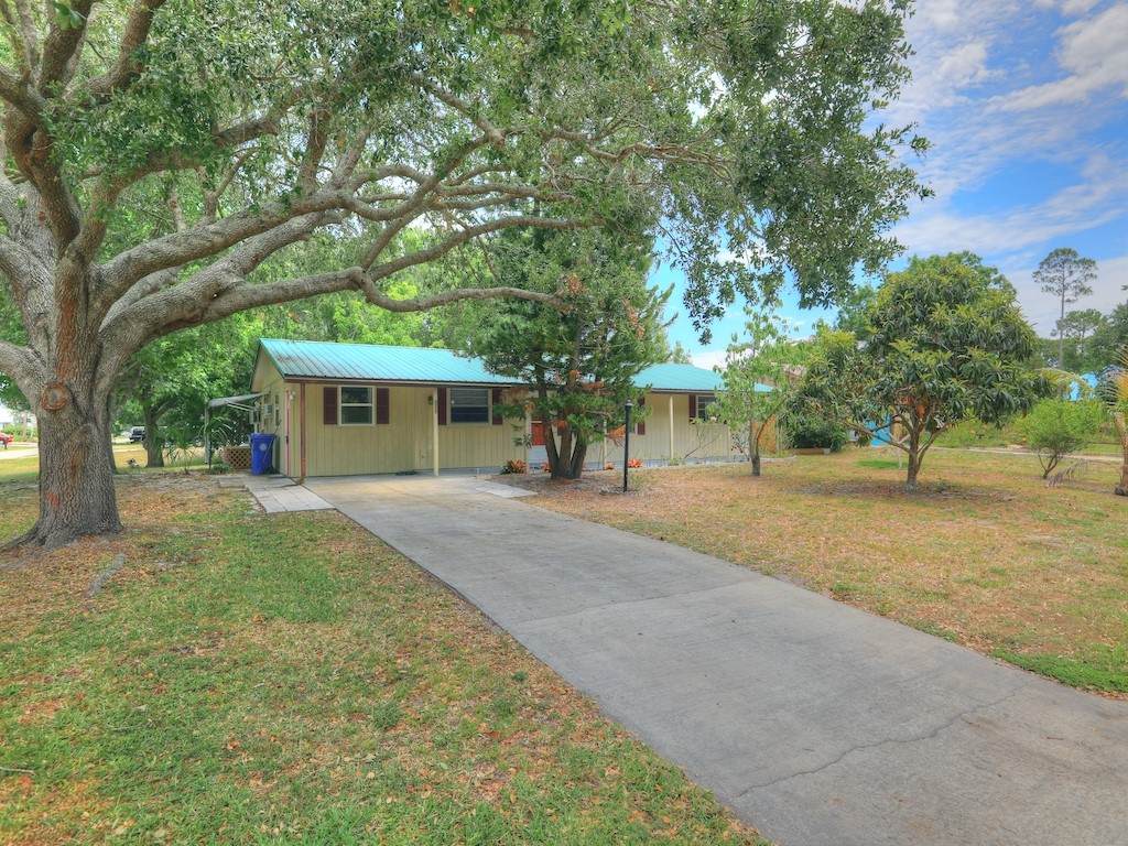 401 Banyan Street - Photo 1