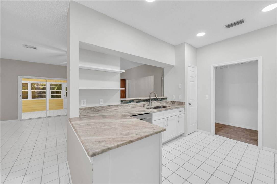 374 Hawthorne Lane - Photo 1