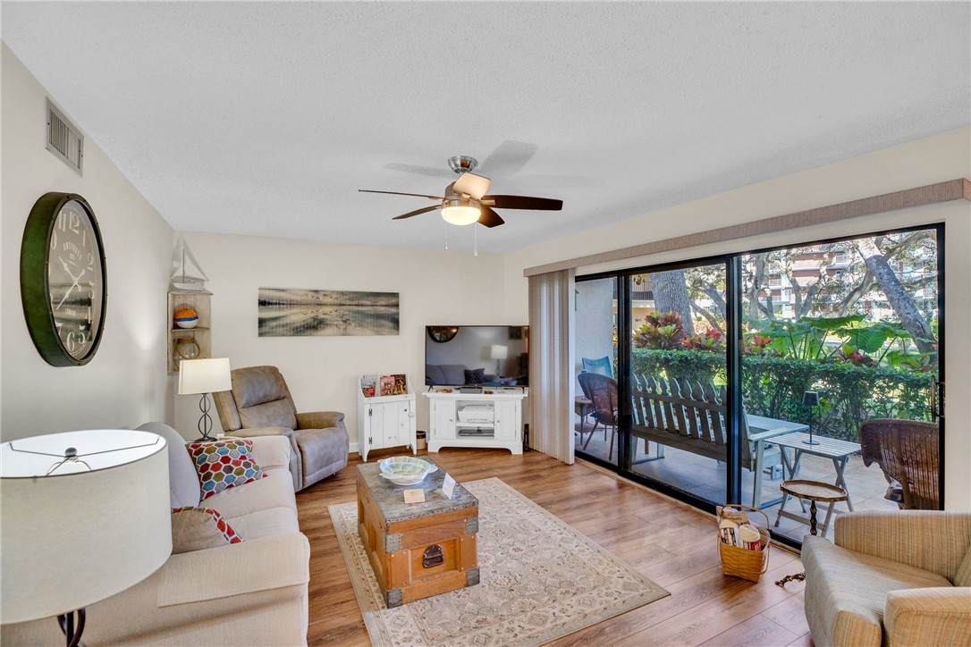 910 Causeway Boulevard - Photo 1