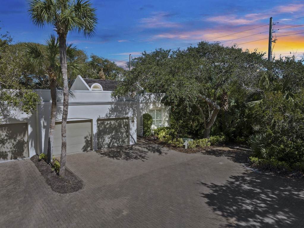 8307 Chinaberry Road - Photo 1