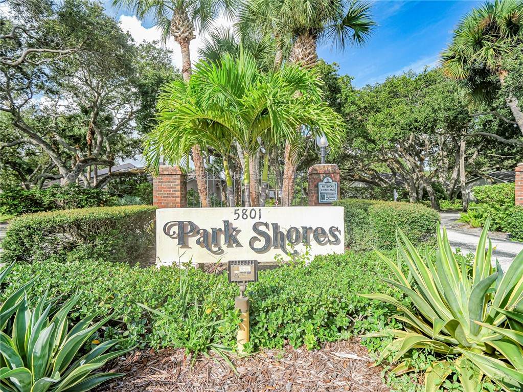 221 Park Shores Circle - Photo 1